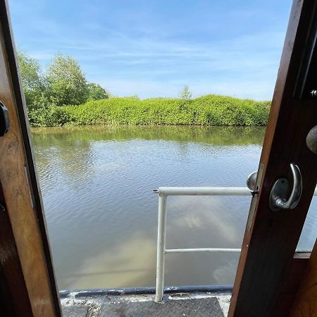 Dutch Cruiser Ship On A Tranquil Secluded River Tonbridge Zewnętrze zdjęcie