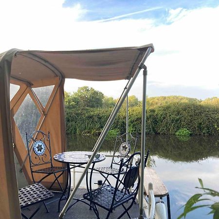 Dutch Cruiser Ship On A Tranquil Secluded River Tonbridge Zewnętrze zdjęcie
