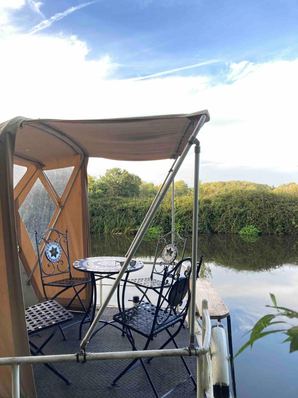 Dutch Cruiser Ship On A Tranquil Secluded River Tonbridge Zewnętrze zdjęcie