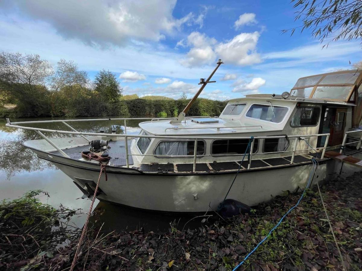 Dutch Cruiser Ship On A Tranquil Secluded River Tonbridge Zewnętrze zdjęcie