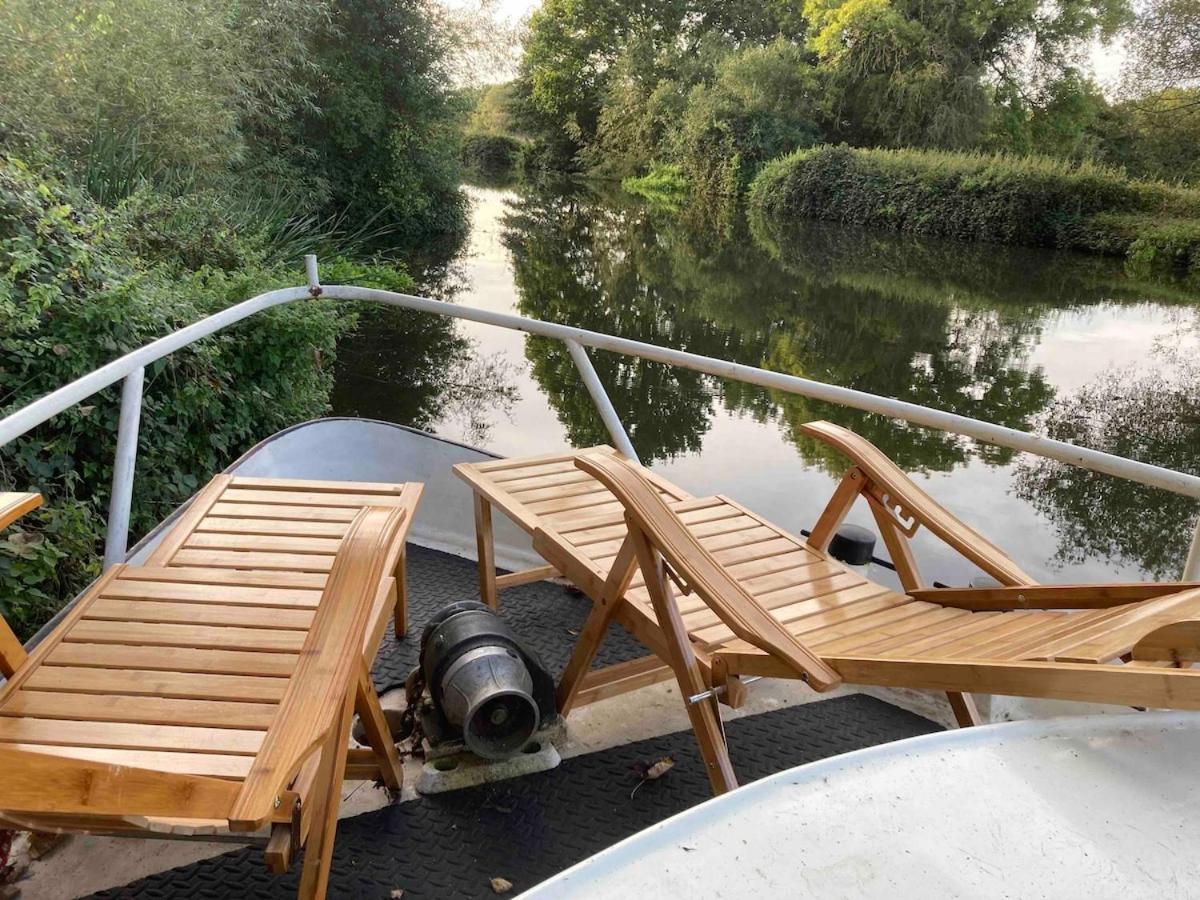 Dutch Cruiser Ship On A Tranquil Secluded River Tonbridge Zewnętrze zdjęcie
