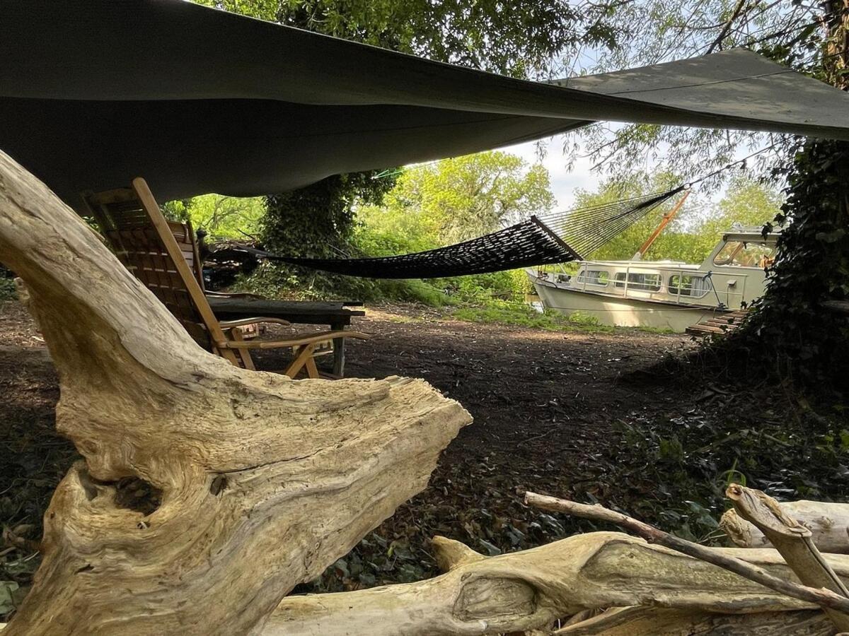 Dutch Cruiser Ship On A Tranquil Secluded River Tonbridge Zewnętrze zdjęcie
