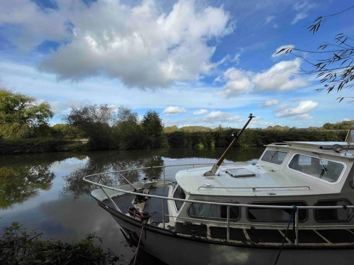 Dutch Cruiser Ship On A Tranquil Secluded River Tonbridge Zewnętrze zdjęcie