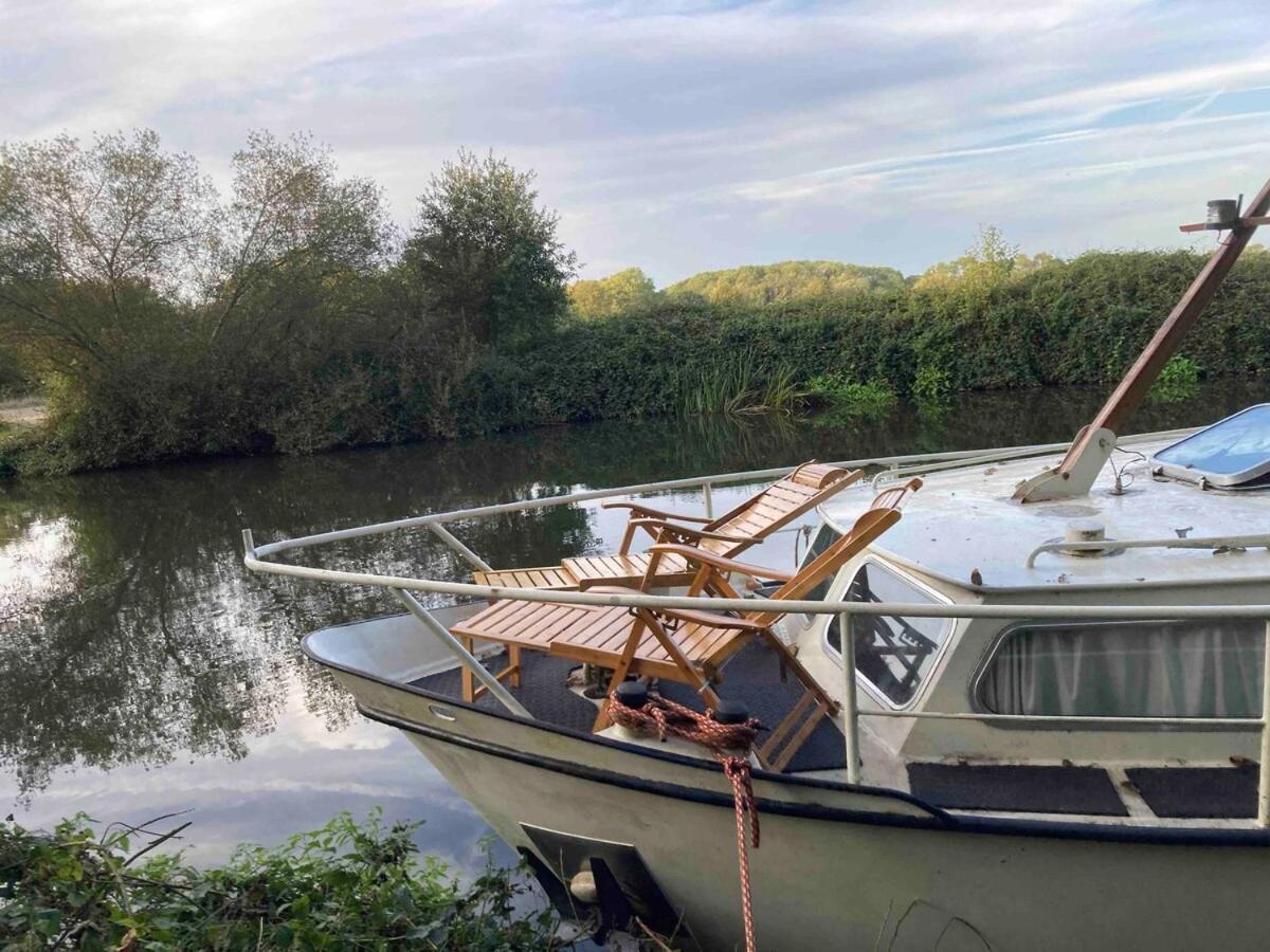 Dutch Cruiser Ship On A Tranquil Secluded River Tonbridge Zewnętrze zdjęcie