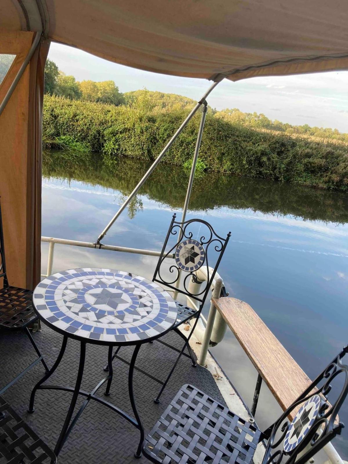 Dutch Cruiser Ship On A Tranquil Secluded River Tonbridge Zewnętrze zdjęcie