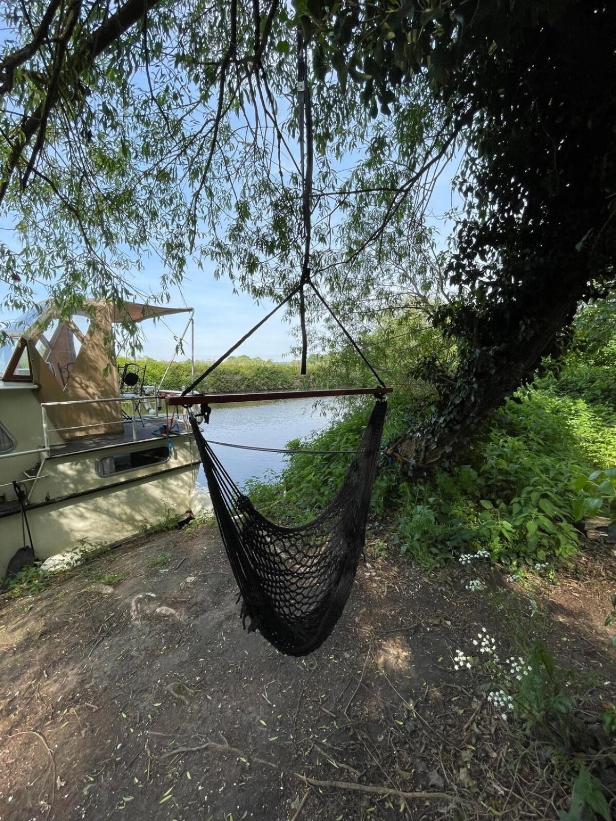 Dutch Cruiser Ship On A Tranquil Secluded River Tonbridge Zewnętrze zdjęcie